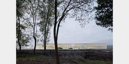 Sanaa设计的法国北部卢浮宫分馆建成