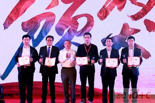 三雄极光荣膺“2015年度高工LED金球奖”